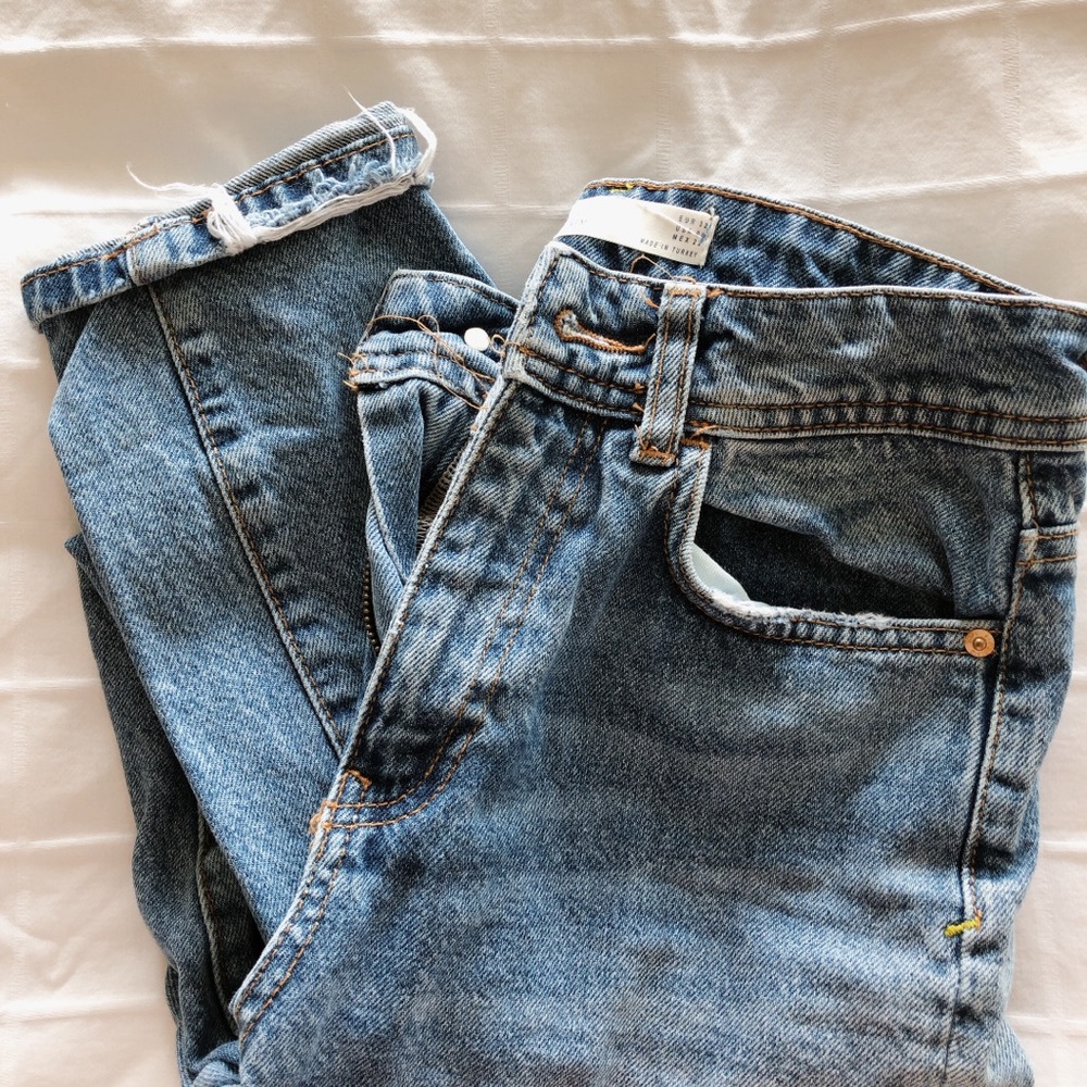 ZARA light-washed ripped mom jeans